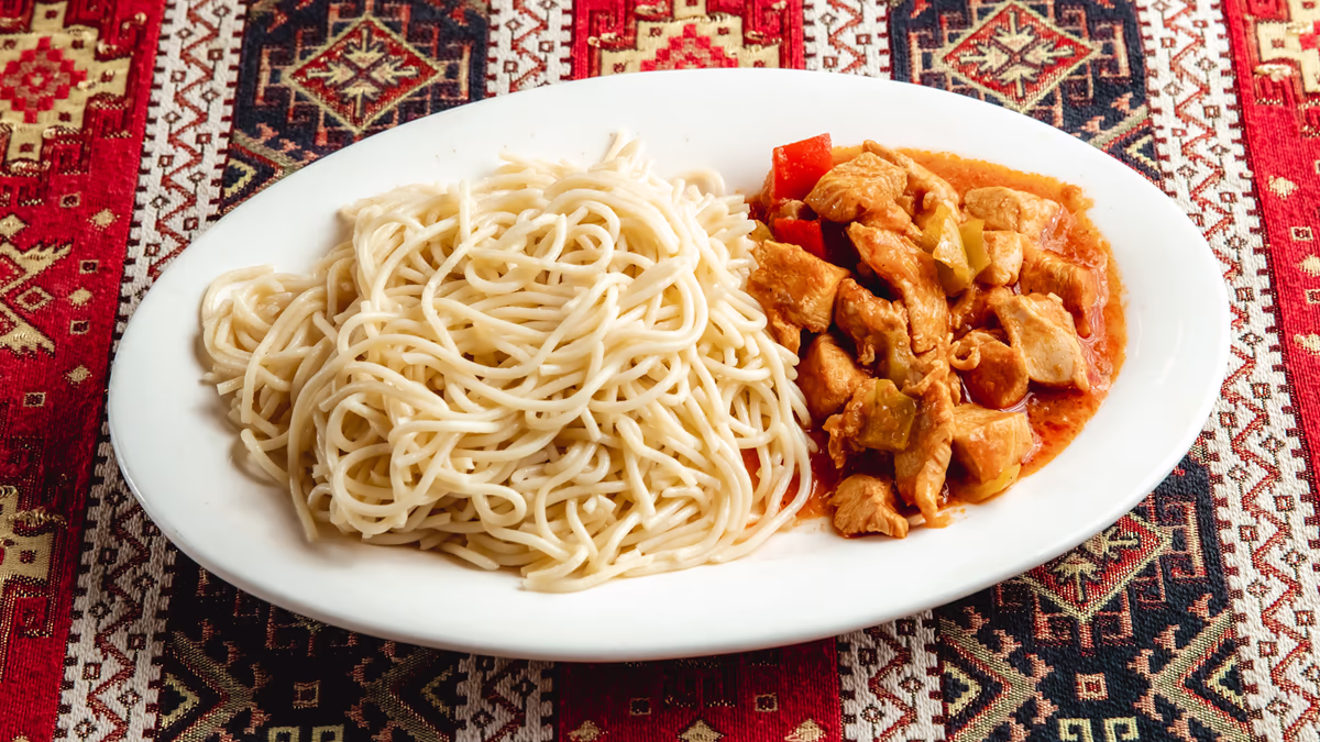 Spagetti toyuq qulyaş